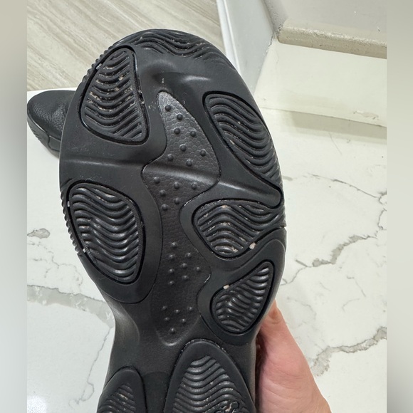 JORDAN MAX AURA 4 (GS) BLACK / ANTHRACITE-BLACK DQ8404 001 Youth size 4.5 - Picture 5 of 8